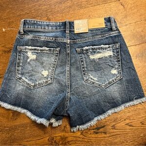 Buckle BKE Denim Billie High Rise Slim Fit Distressed Med Wash 26 Shorts cut off